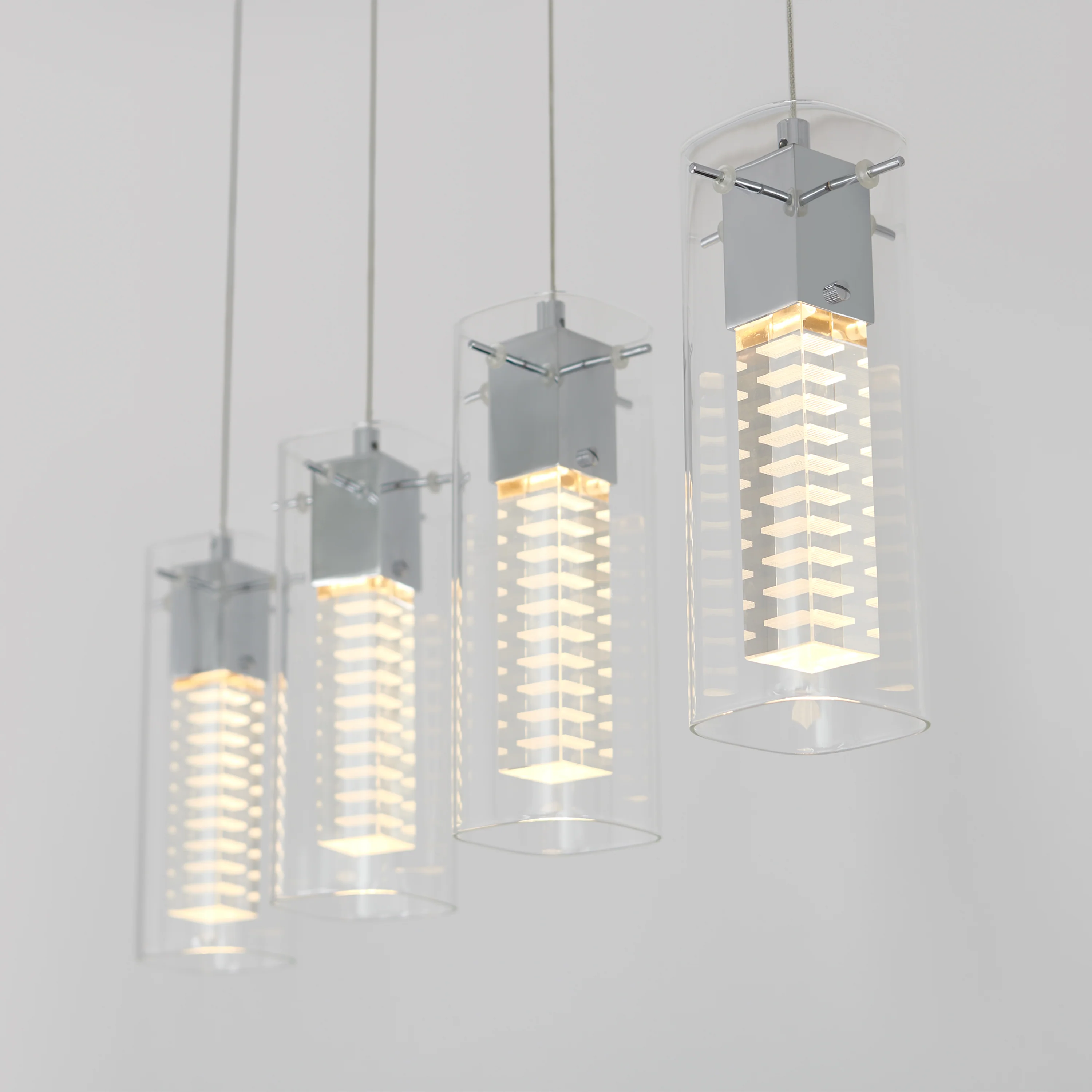 Hologram 4-light LED pendant - Image 3