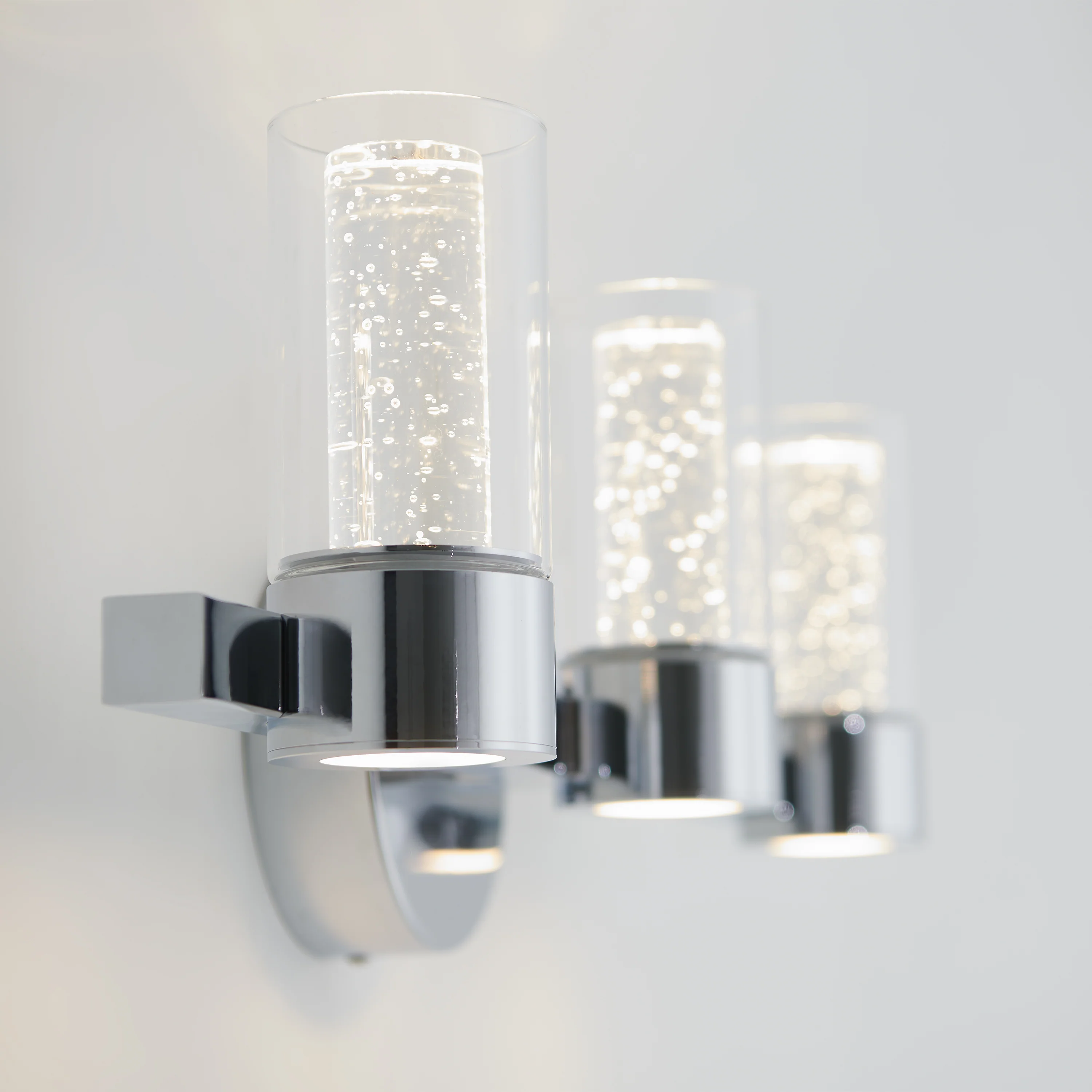 Novello 27-in (69 cm) 3-Light Modern LED Vanity Light for Bathroom - Image 15