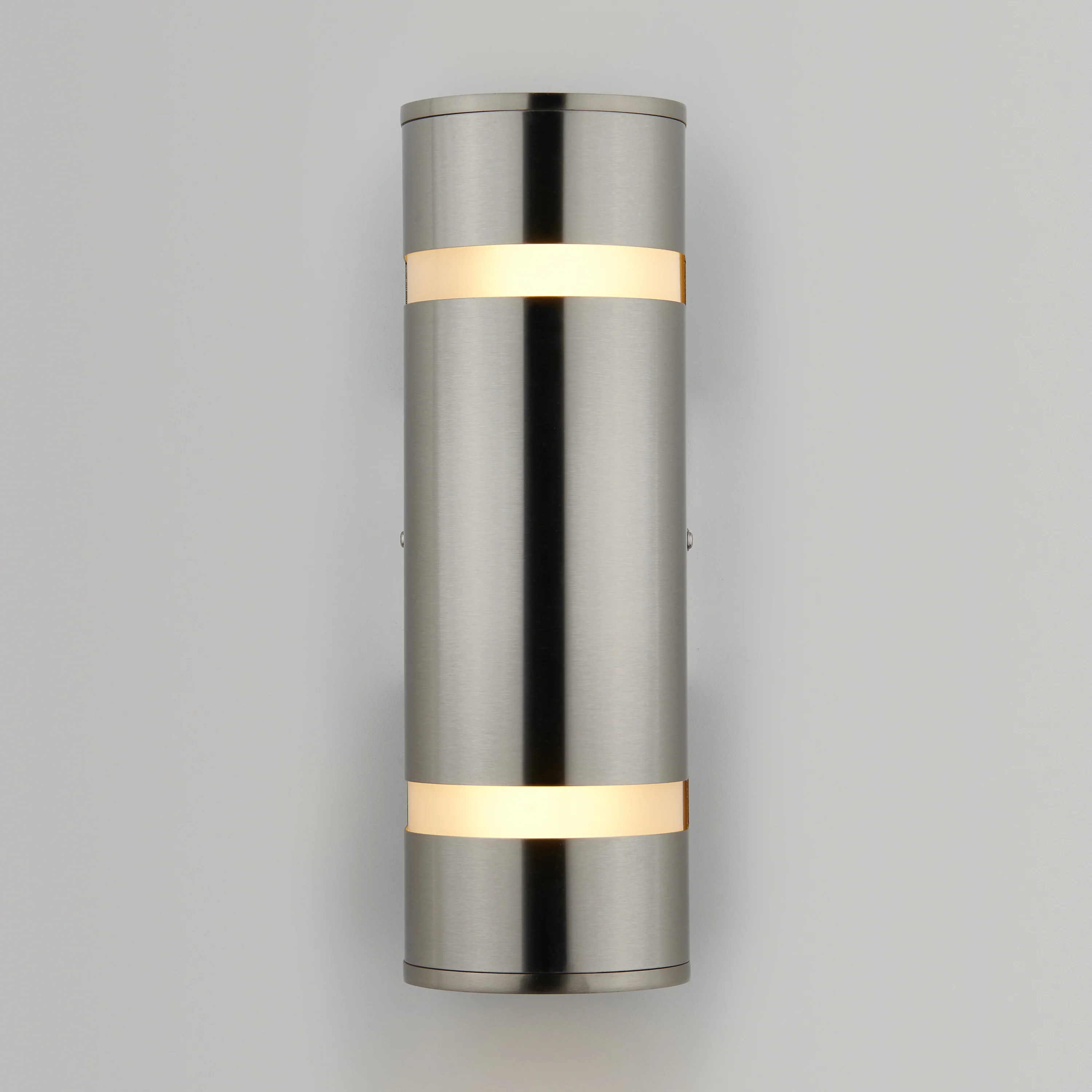 Q1 indoor-outdoor wall light