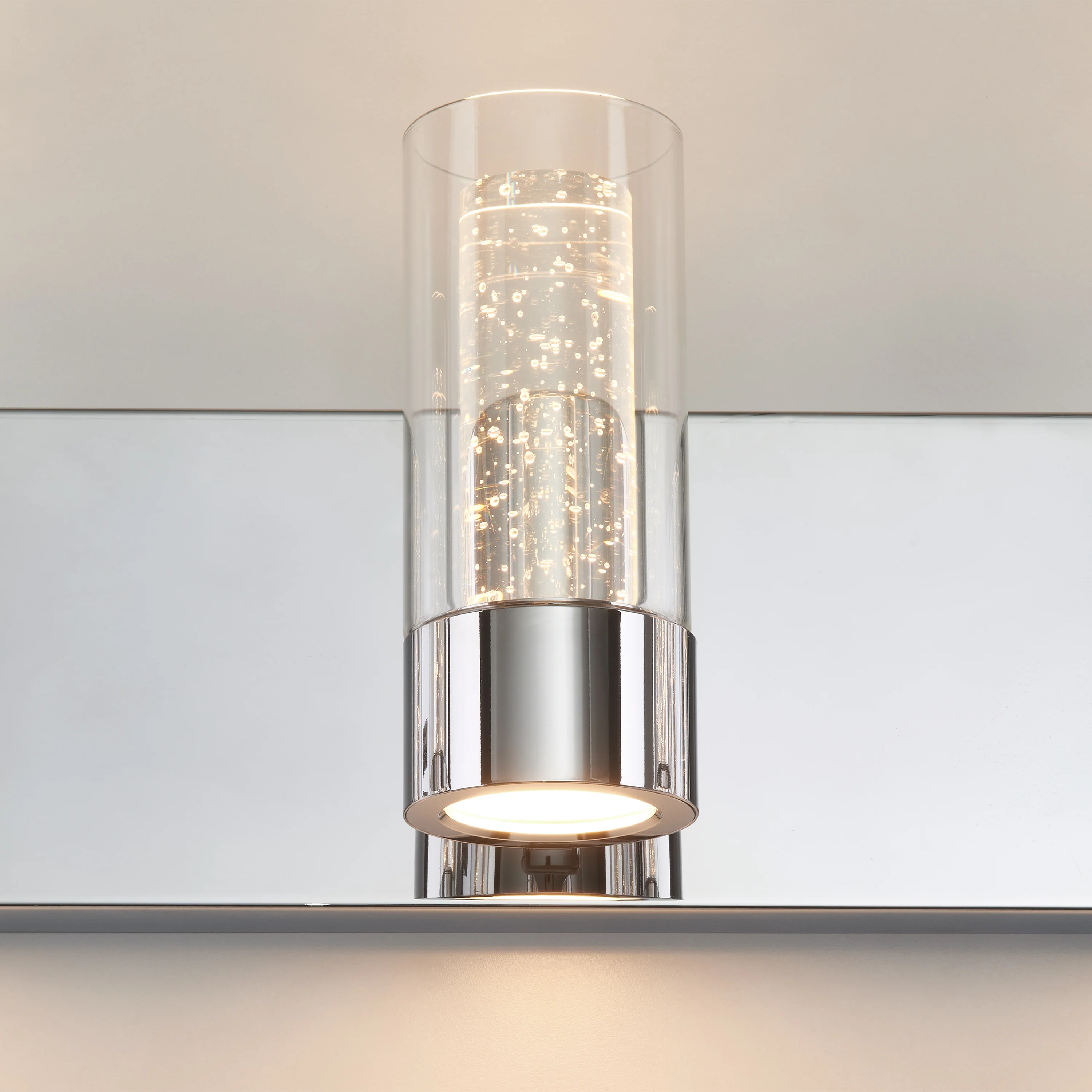 Essence 4-in (11 cm) 1-Light Modern LED Vanity Light for Bathroom - Image 4