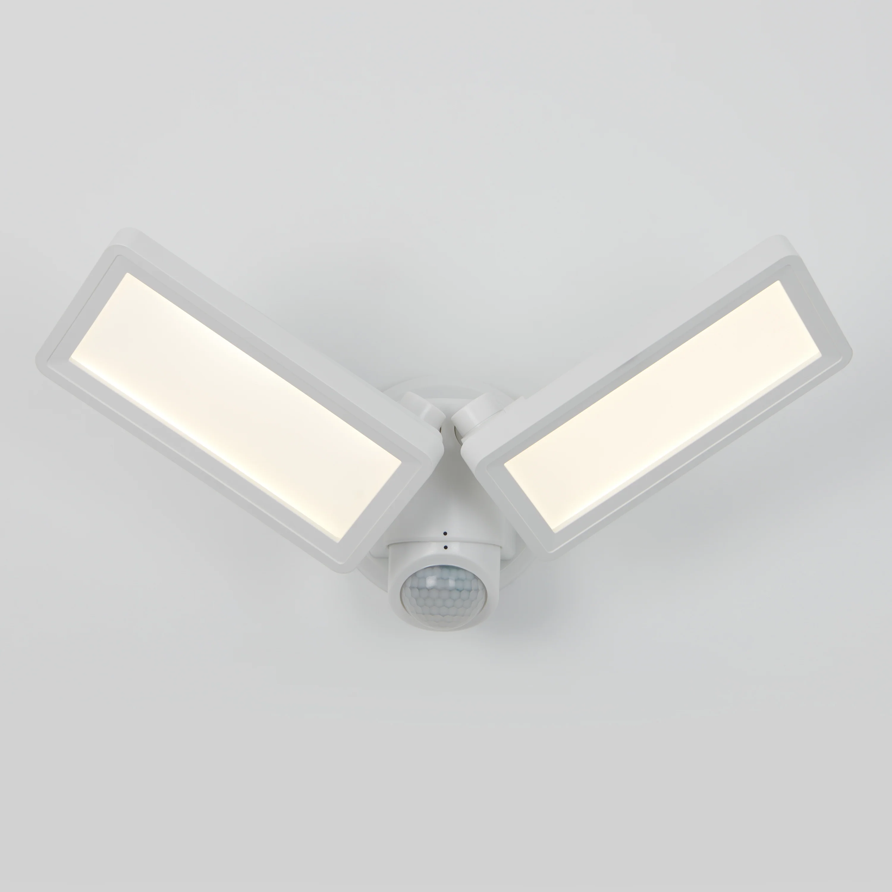 Sentinel outdoor Flat Panel Security light - Image 3