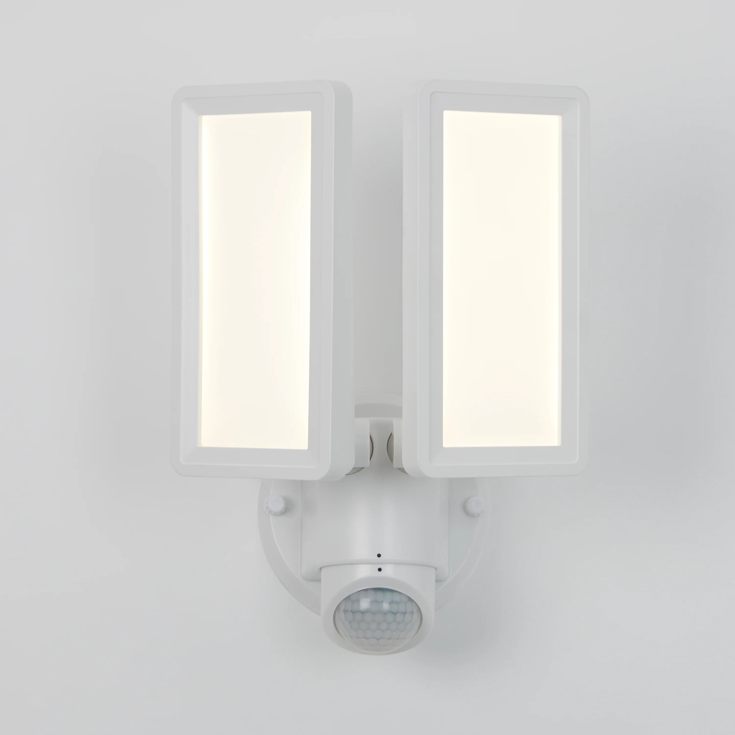 Sentinel outdoor Flat Panel Security light - Image 5