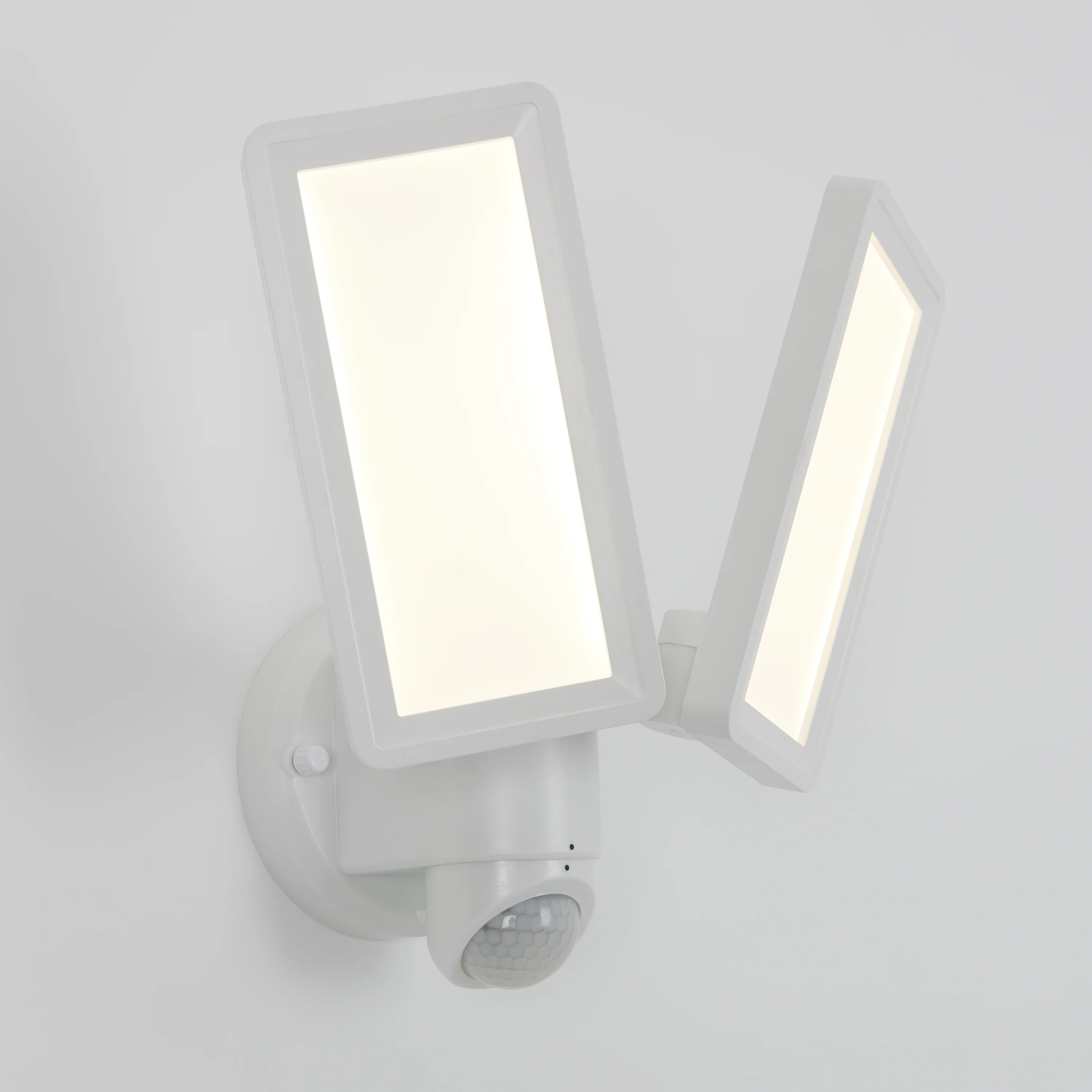 Sentinel outdoor Flat Panel Security light - Image 7