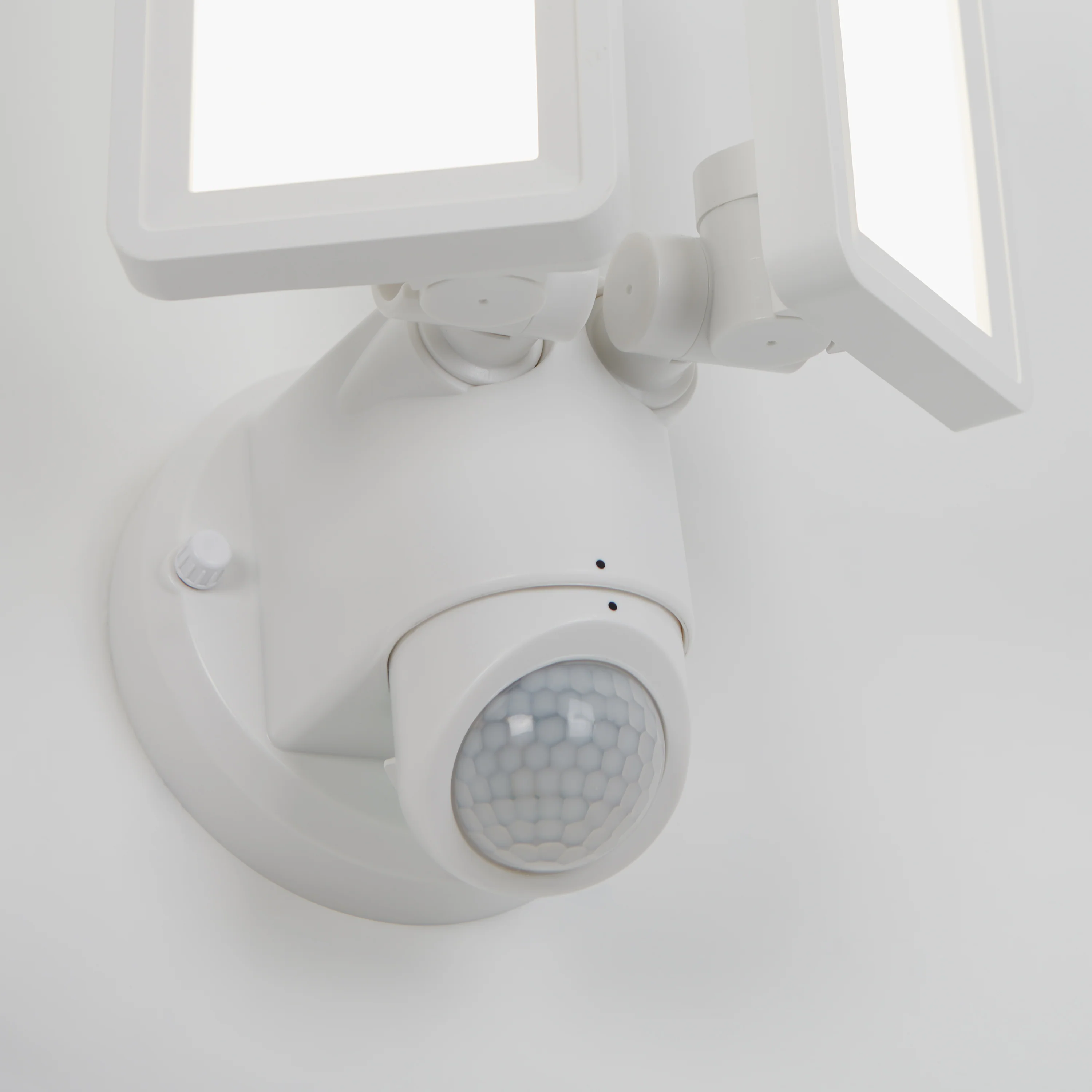 Sentinel outdoor Flat Panel Security light - Image 8
