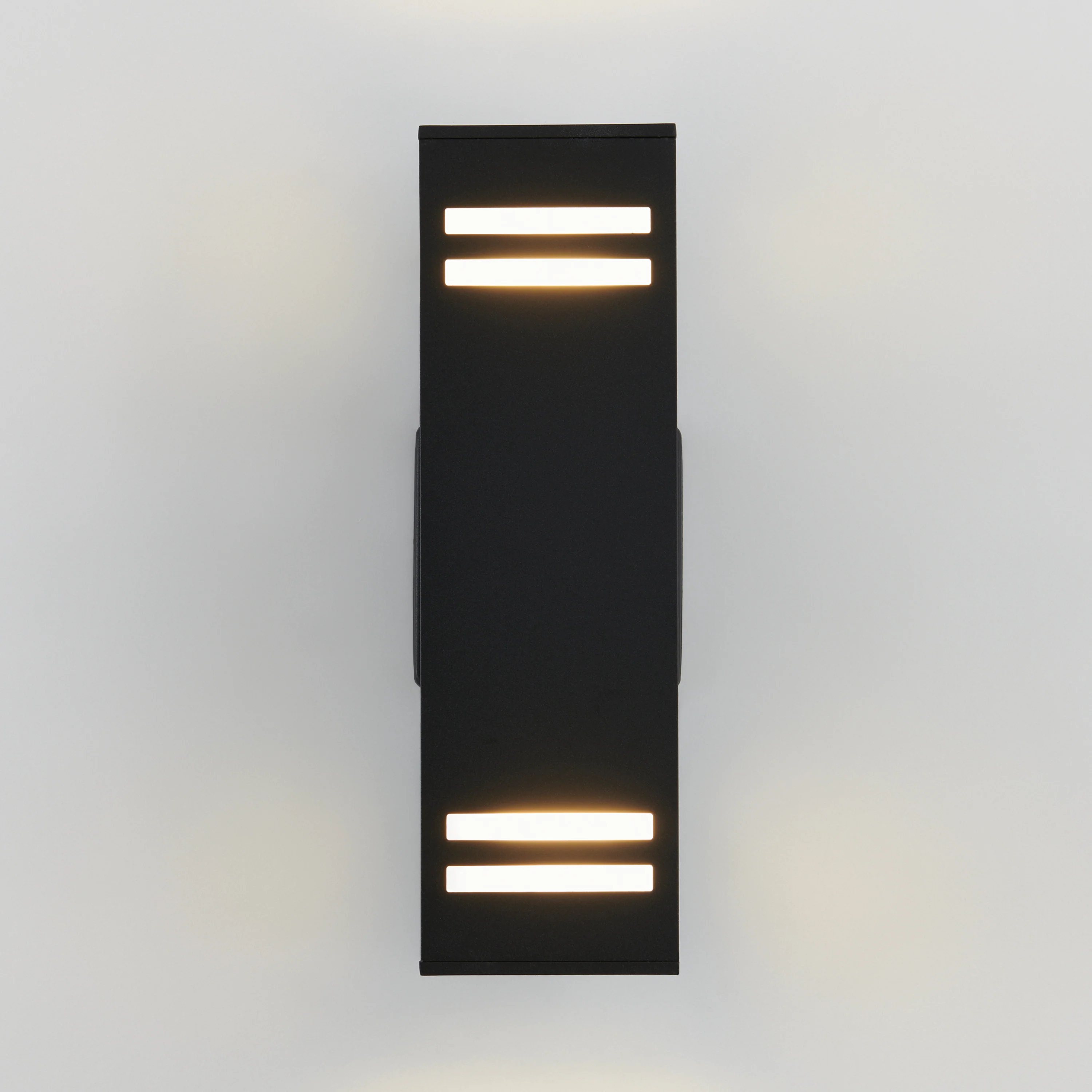 Strike indoor-outdoor wall light - Image 3