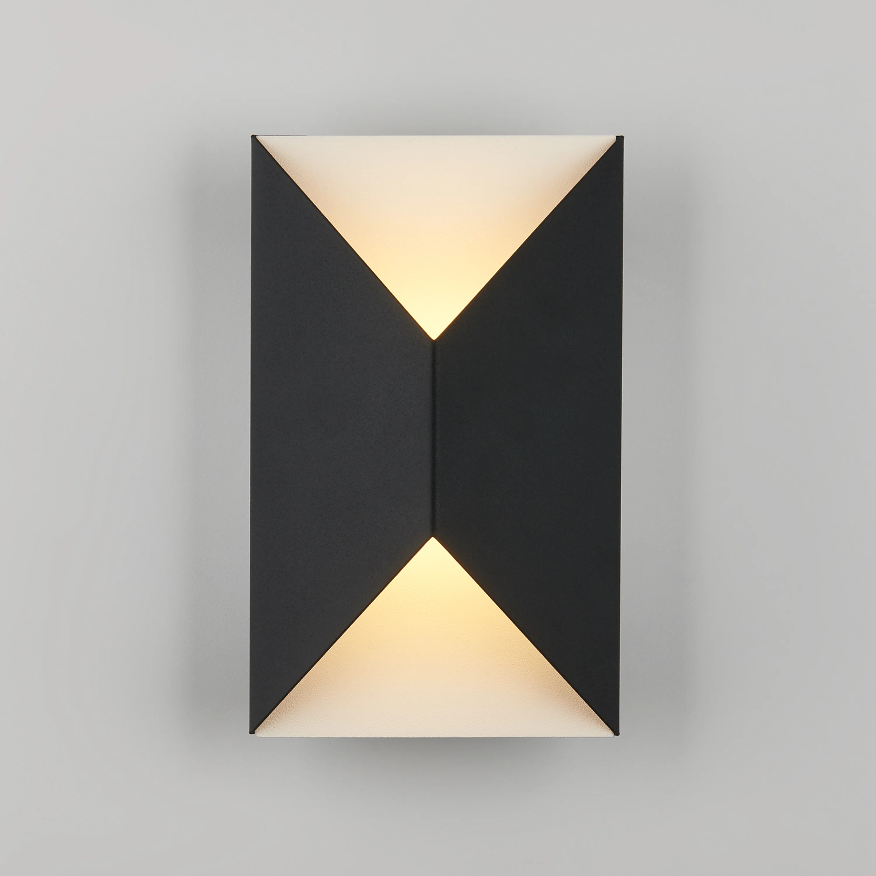 Tria LED indoor-outdoor wall light - Image 3